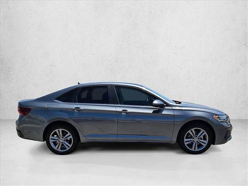 Certified 2023 Volkswagen Jetta SE FWD image 4