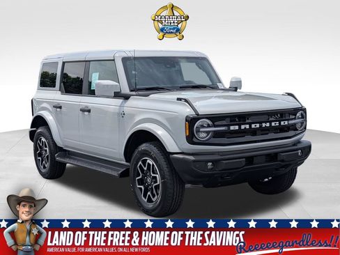 New 2026 Ford Bronco Outer Banks AWD/4WD image 1