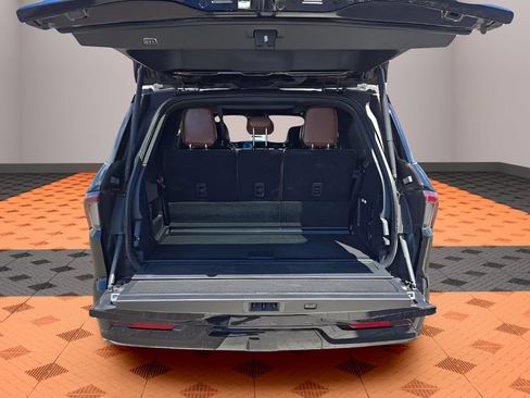 Used 2025 Lincoln Navigator Reserve AWD/4WD image 15