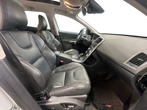 Used 2017 Volvo XC60 T6 Dynamic w/ Preferred Option Package image 16