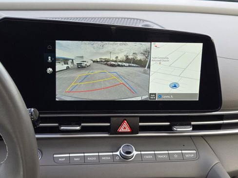 Used 2025 Hyundai Elantra SEL image 25