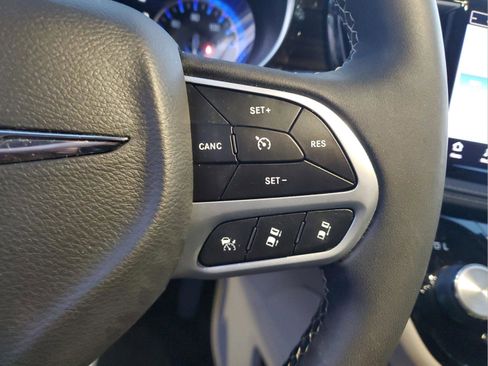 Certified 2022 Chrysler Pacifica Limited FWD image 23