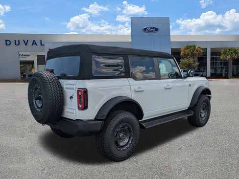New 2025 Ford Bronco Outer Banks w/ Sasquatch Package image 3