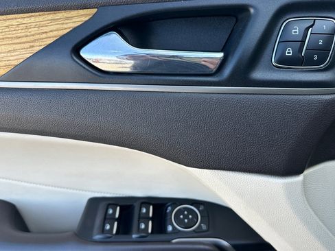Used 2016 Lincoln MKC Select w/ Select Plus Package FWD image 10