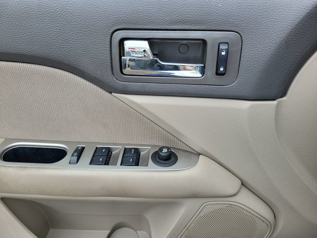 Used 2010 Ford Fusion Hybrid FWD image 16