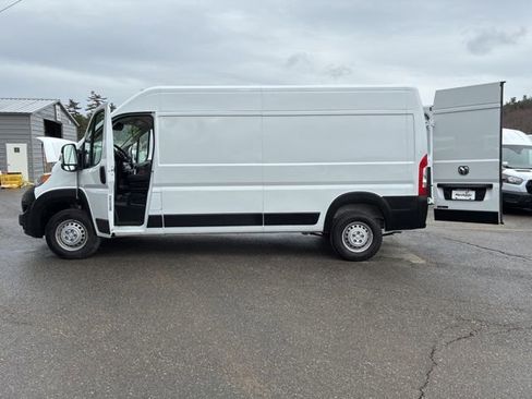 Used 2025 RAM ProMaster 2500 w/ Convenience Group FWD image 14