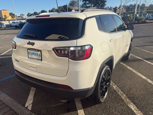 New 2026 Jeep Compass Latitude image 22