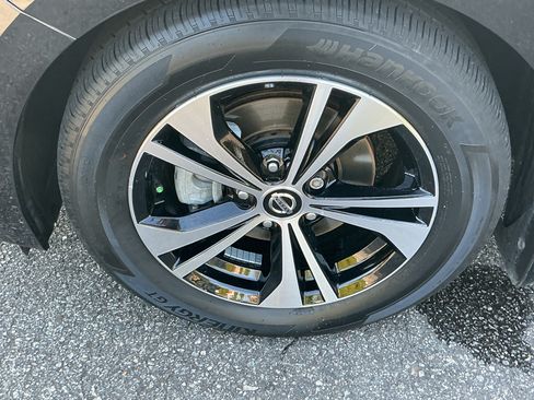 Certified 2022 Nissan Sentra SV FWD image 9