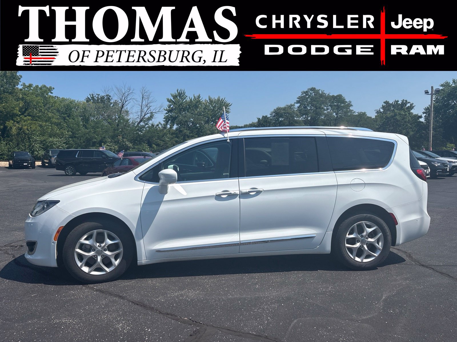 Used 2020 Chrysler Pacifica Touring-L Plus w/ Tire & Wheel Group FWD image 4