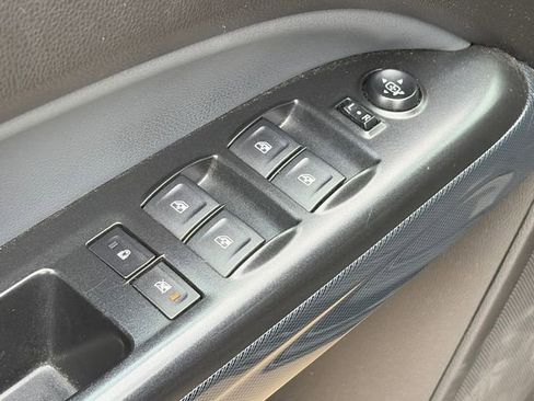 Used 2018 Chevrolet Colorado Z71 AWD/4WD image 17