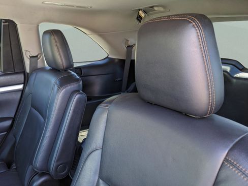 Used 2018 Toyota Highlander XLE image 17