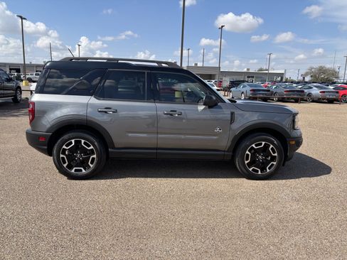 Used 2023 Ford Bronco Sport Outer Banks w/ Tech Package AWD/4WD image 4