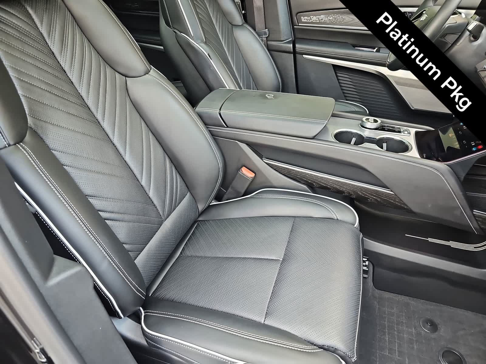 Used 2026 Cadillac Vistiq Platinum w/ LPO, Floor Liner Package AWD/4WD image 17
