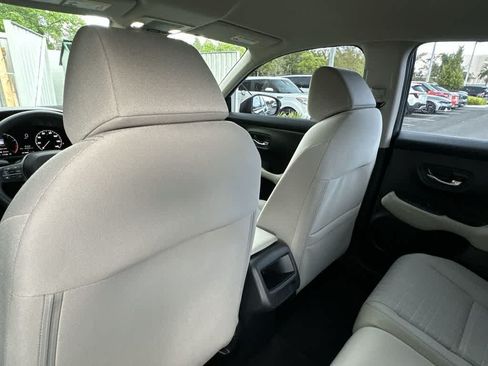 Used 2024 Honda HR-V LX image 16