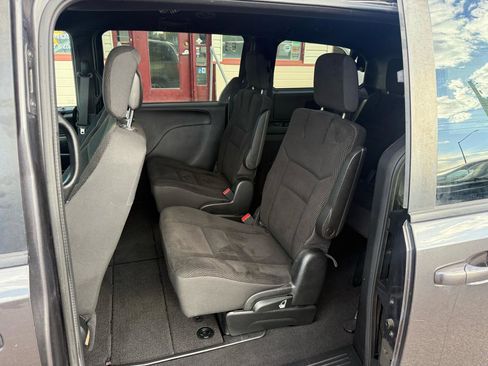 Used 2019 Dodge Grand Caravan SE image 25