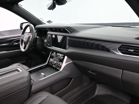 Used 2022 GMC Yukon Denali w/ Denali Premium Package image 34