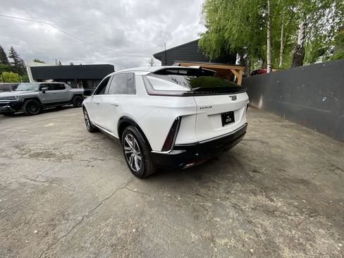Used 2025 Cadillac Lyriq Luxury AWD/4WD image 4