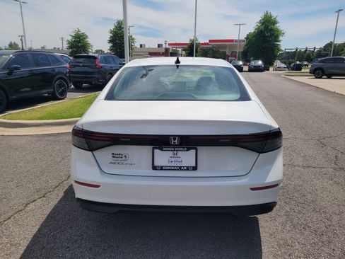 Certified 2025 Honda Accord SE image 4