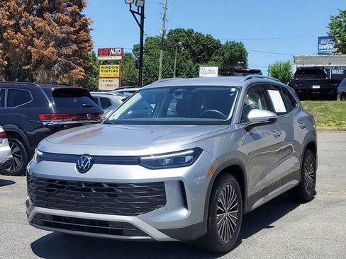 Certified 2025 Volkswagen Tiguan S FWD image 31