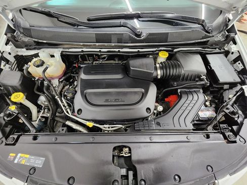 Used 2024 Chrysler Pacifica Touring-L FWD image 35