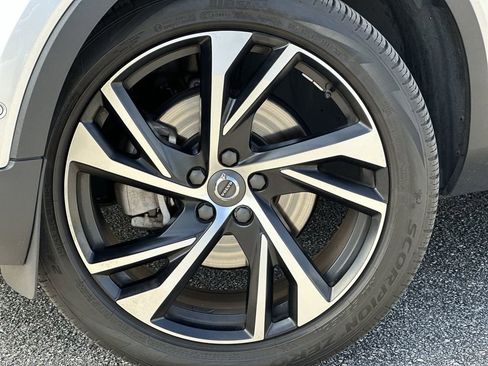 Used 2019 Volvo XC40 T5 R-Design image 11