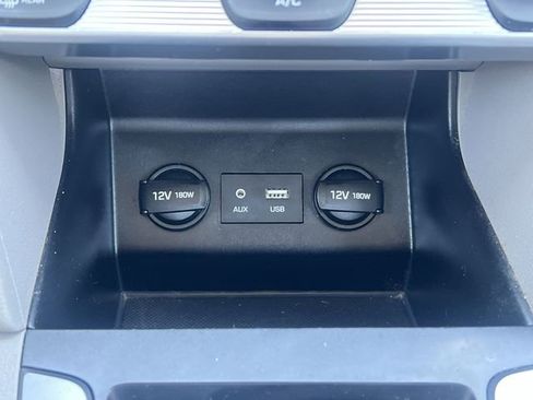 Used 2019 Hyundai Elantra SEL FWD image 21