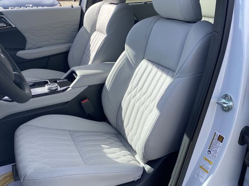 New 2026 Mitsubishi Outlander SEL image 5