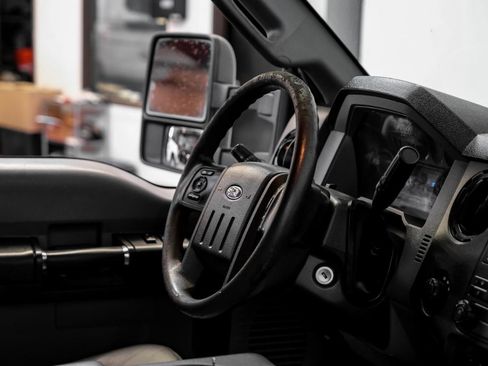 Used 2016 Ford F550 4x4 Crew Cab Super Duty image 12