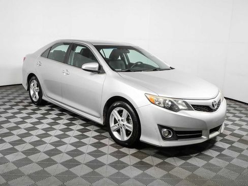 Used 2012 Toyota Camry SE FWD image 1