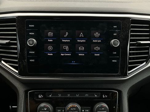 Used 2022 Volkswagen Atlas Cross Sport SEL R-Line image 32