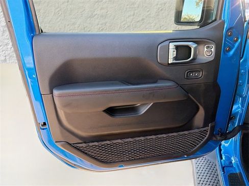 Used 2025 Jeep Wrangler Rubicon image 20