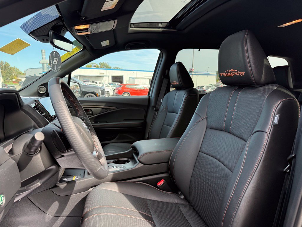 Used 2025 Honda Passport TrailSport image 29