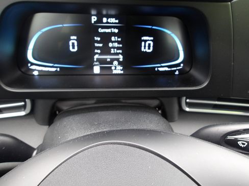 Certified 2025 Hyundai Elantra SE image 16