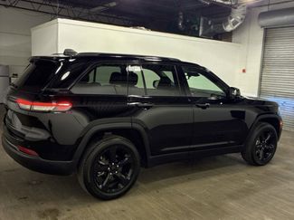 Used 2023 Jeep Grand Cherokee Limited w/ Black Appearance Package video 2