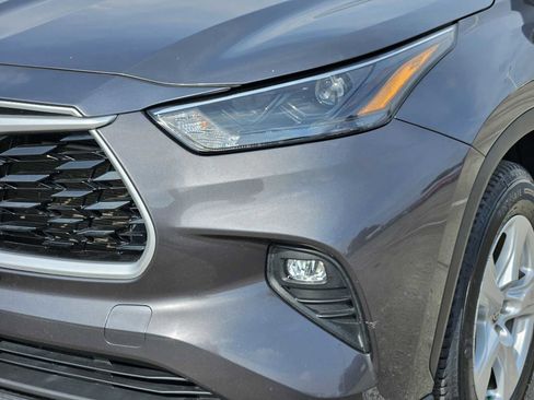 Used 2022 Toyota Highlander LE image 7