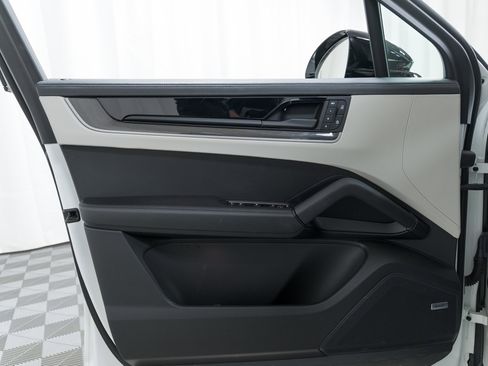 Used 2025 Porsche Cayenne S image 14