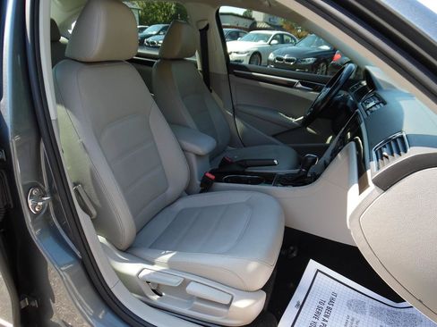 Used 2019 Volkswagen Passat 2.0T SE R-Line FWD image 23