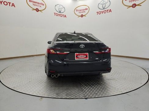 Used 2025 Toyota Camry SE image 7