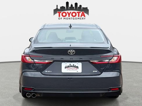 Used 2025 Toyota Camry SE image 4