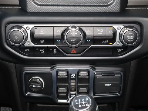 Used 2021 Jeep Wrangler Unlimited Sport image 22