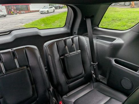 Used 2016 Ford Explorer XLT w/ Equipment Group 202A AWD/4WD image 40