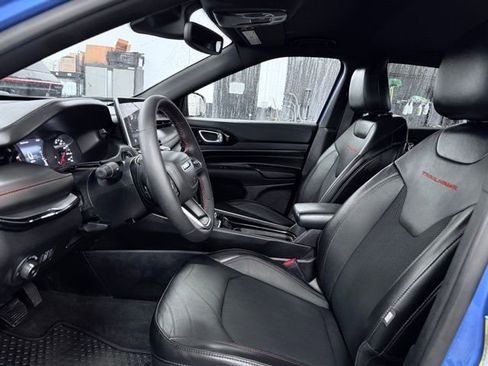 Used 2023 Jeep Compass Trailhawk w/ Trailhawk Convenience Group AWD/4WD image 17