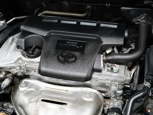 Used 2018 Toyota RAV4 LE w/ All Weather Liner Package AWD/4WD image 32