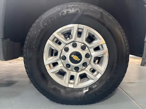 Used 2021 Chevrolet Silverado 2500 LT w/ Fleet Comfort Package AWD/4WD image 8
