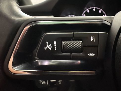 Used 2023 Porsche Macan image 24