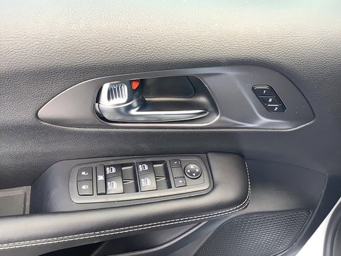 New 2026 Chrysler Pacifica Select image 13