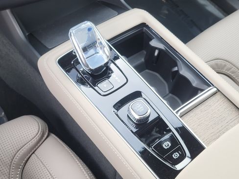 New 2026 Volvo XC90 T8 Ultra w/ Protection Package Premier AWD/4WD image 15