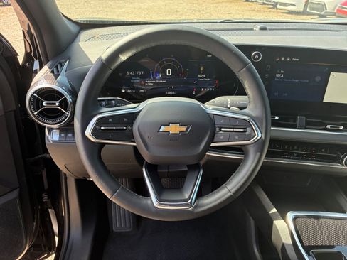 Used 2025 Chevrolet Equinox LT AWD/4WD image 24