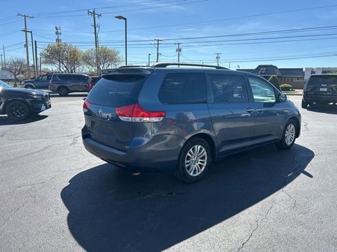 Used 2013 Toyota Sienna XLE FWD image 6