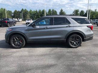 Used 2025 Ford Explorer ST-Line w/ ST-Line Street Pack video 2